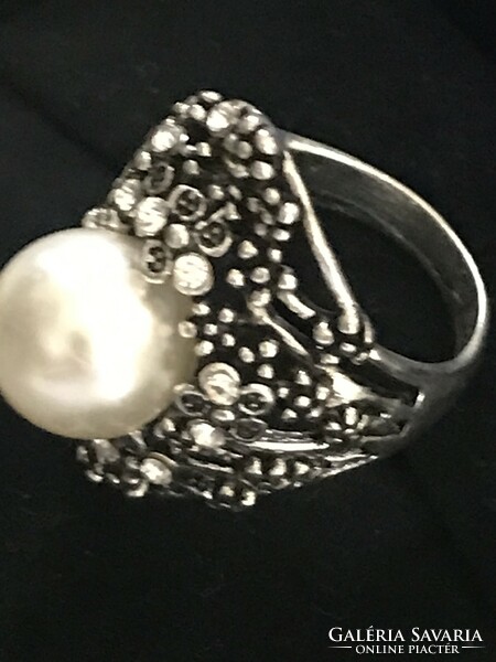 Silver-plated cocktail ring with pearls and small crystals, size 8