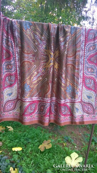 Olasz nagyméretíű selyemkendő-stóla gyönyörű szinekkel 120x117 cm