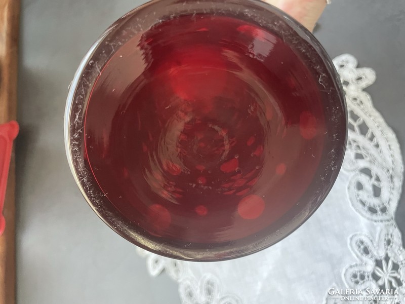 TÉLI VÁSÁR!  Gyönyörű rubin, bordó csiszolt kristály üveg váza, 26 cm, hibátlan