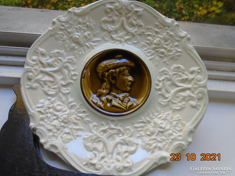 1880 Villeroy & boch schramberg majolica decorative plate with female portrait