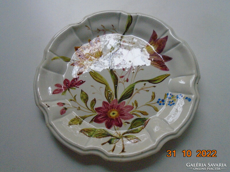 Renaissance revival hand-painted majolica bowl with a unique renaissance flower pattern