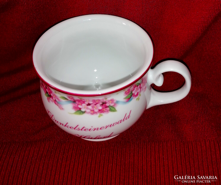 Rózsaszín barackvirágos latte csésze