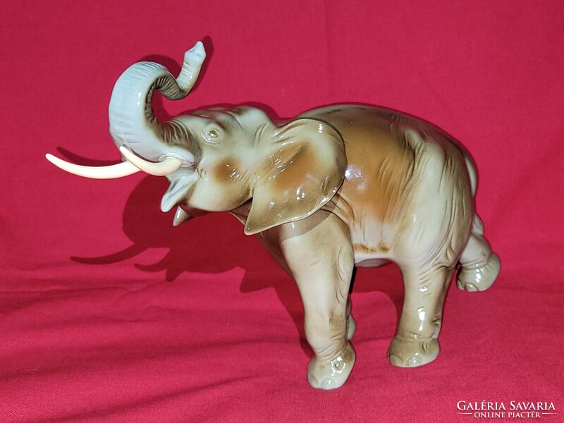 Nagyméretű régi Royal Dux elefánt figurális porcelán