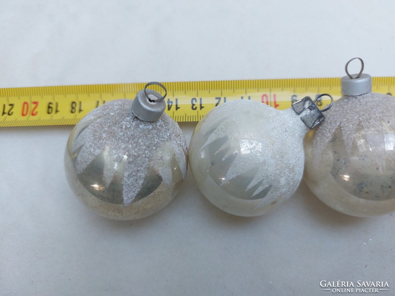 Régi üveg karácsonyfadísz havas gömb üvegdísz 4 db