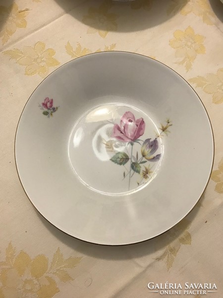Kahla German porcelain plates with a beautiful flower pattern. Set of 6. Deep, flat plate and cake.