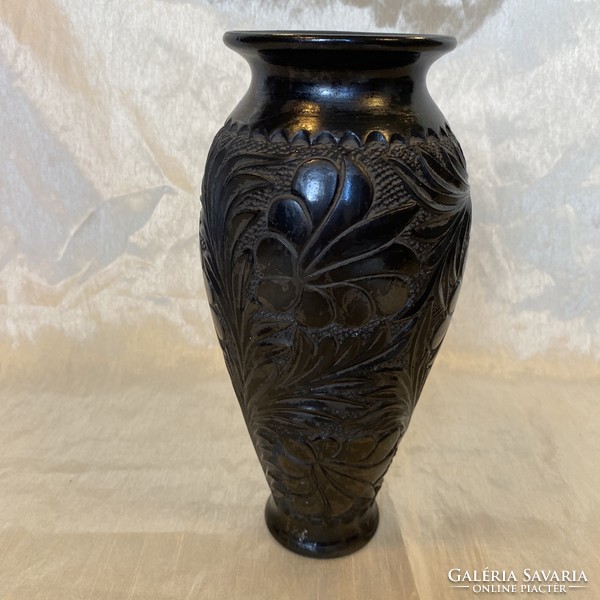 Fekete virágmintás  kerámia váza