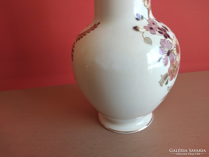 26 Cm Zsolnay vase with minor glaze defects