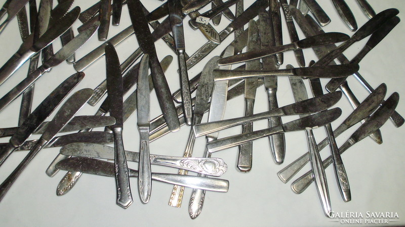 Száz darab kés vegyesen - akár kreatív újrahasznosításra