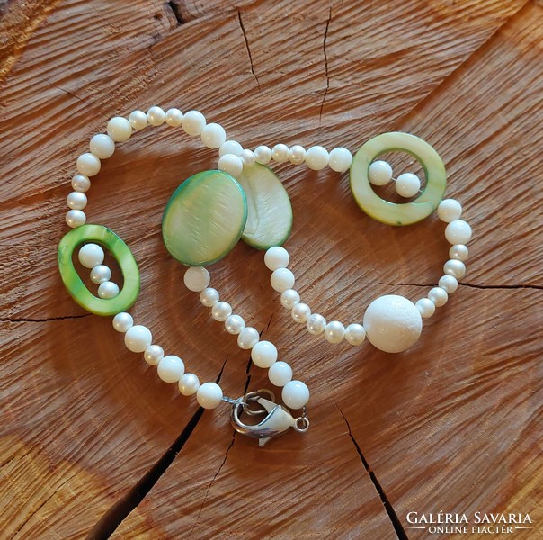 Special mother-of-pearl, cultured pearl and white coral necklace