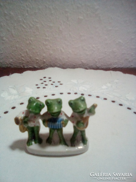 Antique porcelain frog trio