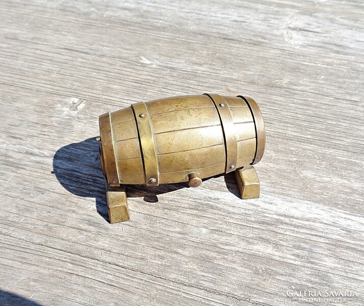 Barrel-shaped old calamari table ink holder