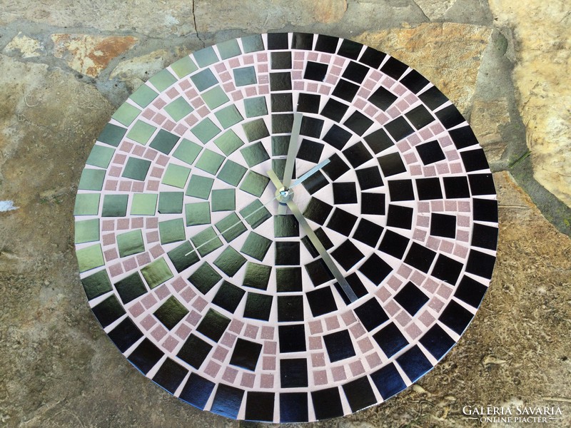 Egyedi lakásdekor ajándék: rózsaszín fekete falióra üveg mozaik egyedi tervezés kézműves