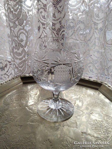 Fehér konyakos kristály üveg kínáló 6 db fehér kristály konyakos pohárral.