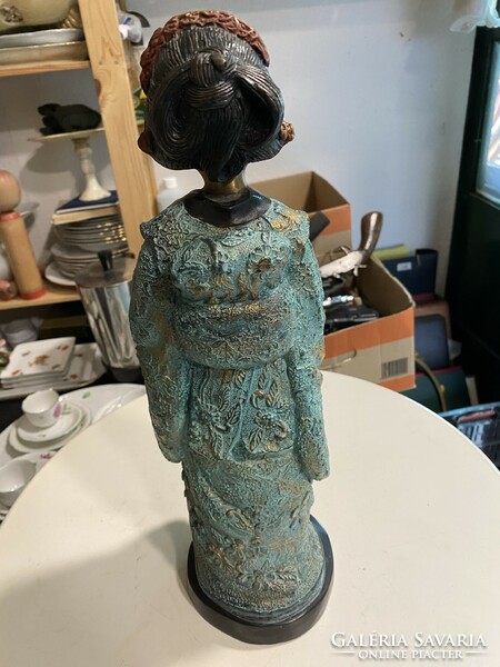 Bronze geisha statue