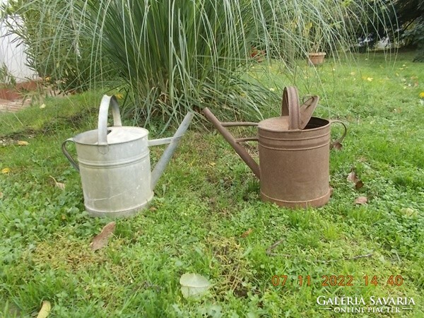 S22-56 used garden watering can.
