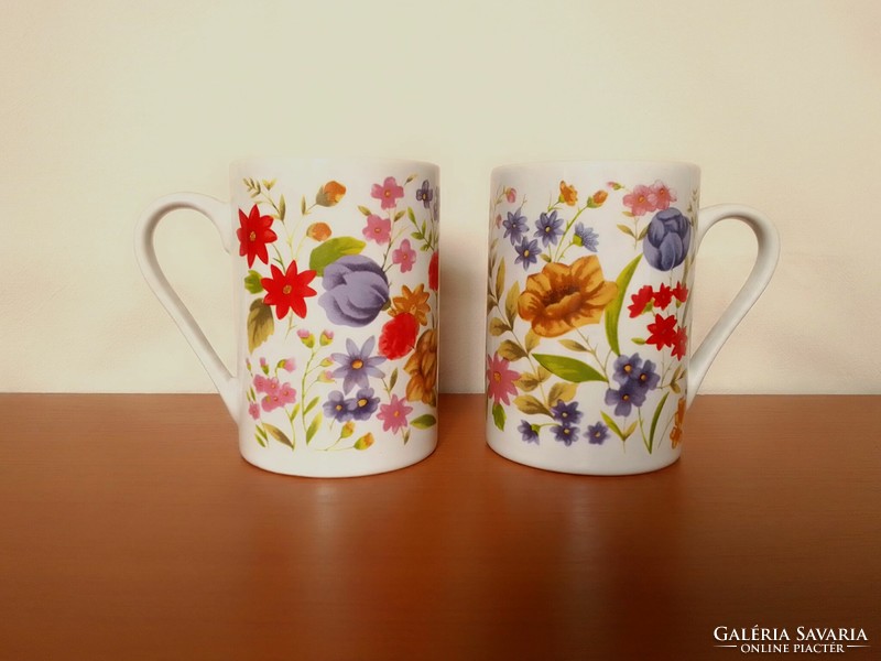Két színes vidám hangulatos tavaszi virágos virágmintás porcelán teás kakaós bögre pár hibátlan 2 dl
