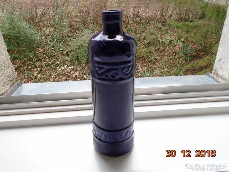 Mongóliában a 70'-es években vásárolt kobaltkék dombormintás  porcelán palack-23 cm