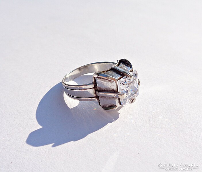 Nagy csiszolt köves pénzverdében készült ezüst gyűrű