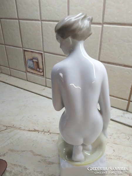Női akt szobor  eladó!Hollóházi porcelán  nő