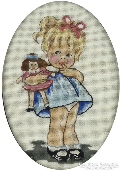 1K516 old girl with her doll needle tapestry in an oval frame 19 x 14 cm