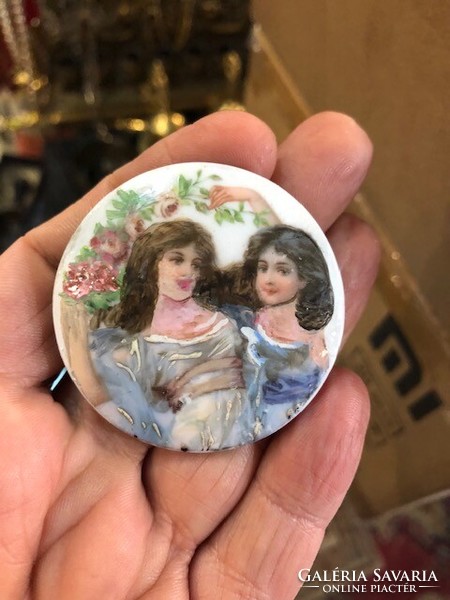 Porcelain brooch, xix. Century, hand painted, for collectors.