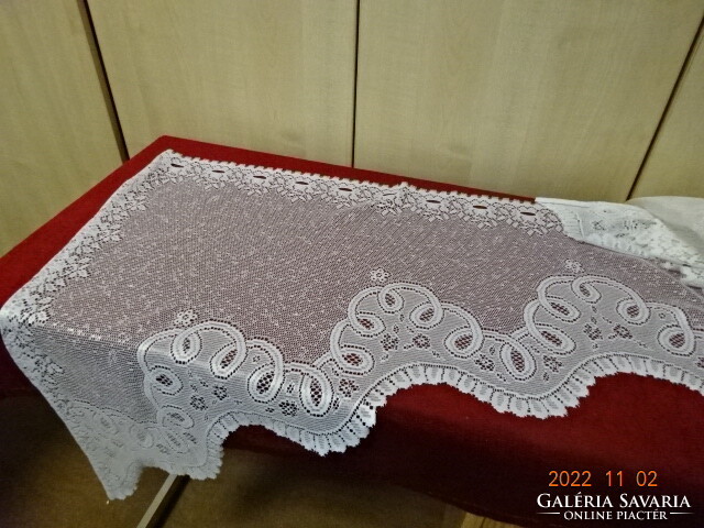 Machine lace curtain, border, width 180 cm. Its height is 75-30 cm. He has! Jokai.