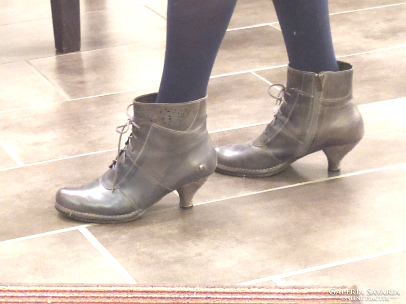 Large size 42 - 42.5 size - neosens la rioja rococo Spanish ankle boots