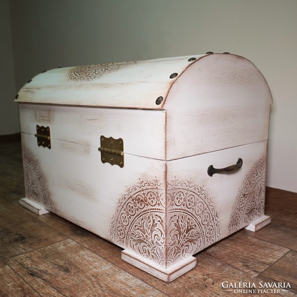 Vintage treasure chest, treasure chest, storage chest.