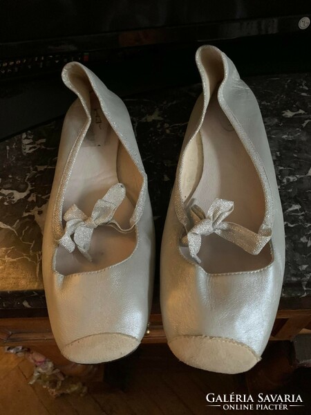 Silver colored leather ballerina shoes size 40.5