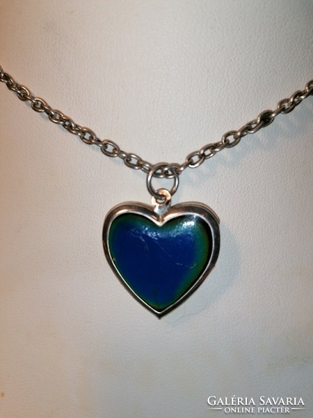 Clari's heart color changing picture pendant (504)