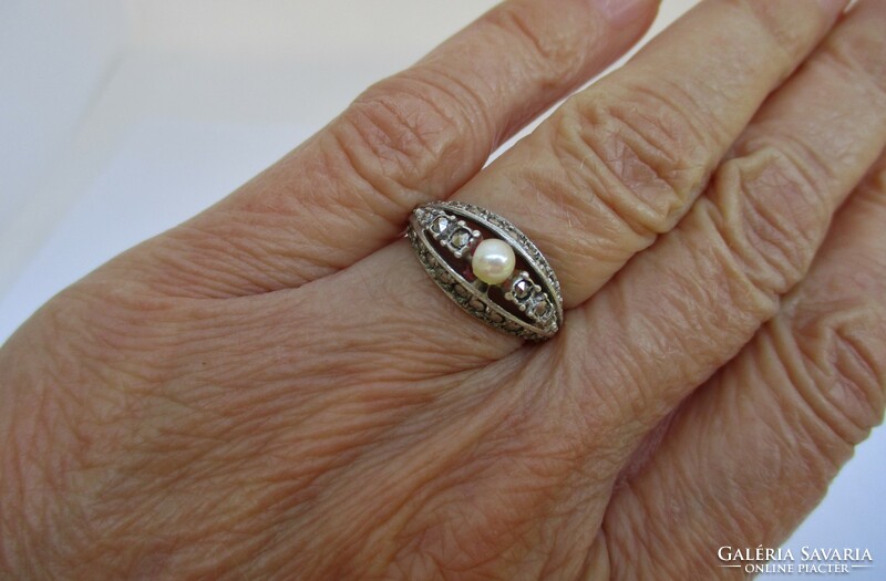 Gyönyörű  ezüstgyűrű valódi gyöngy és markazit