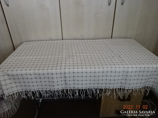 Brown checkered, fringed tablecloth, size: 140 x 120 cm. He has! Jokai.