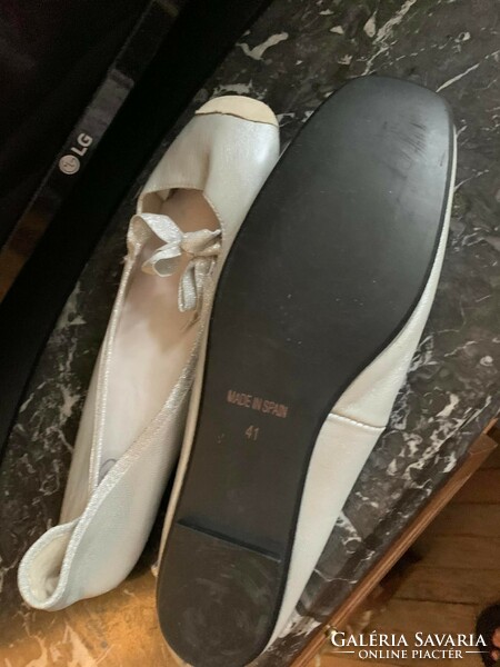 Silver colored leather ballerina shoes size 40.5