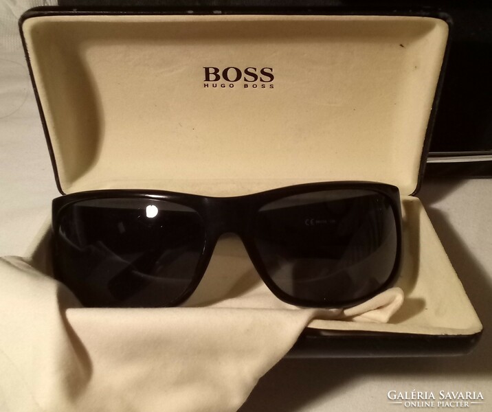 Boss napszemüveg+ tok
