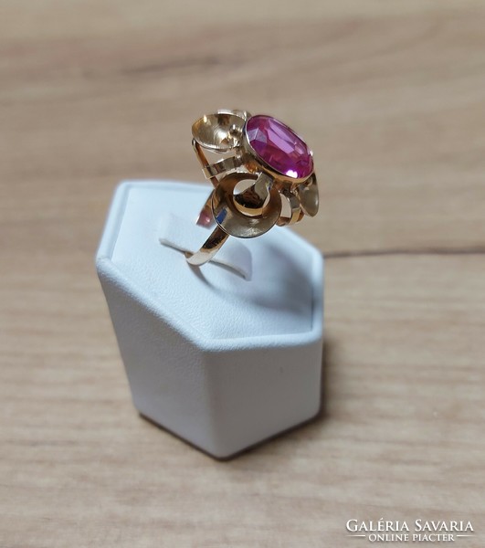 14K gold ring with pink zirconia stone