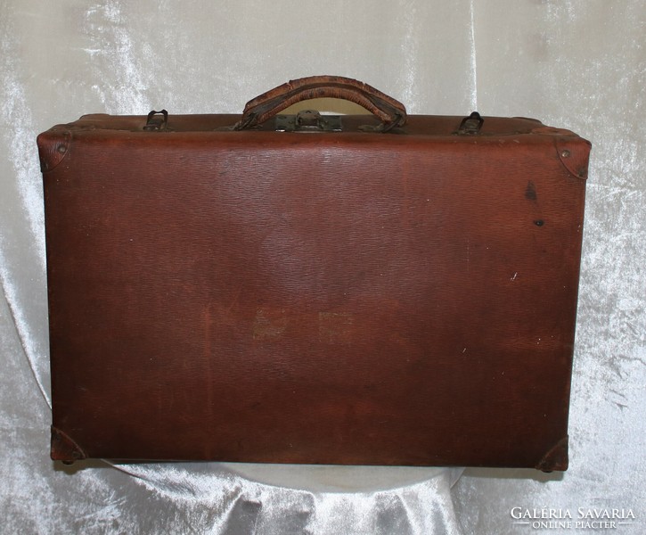 Antik bőrönd,koffer ,utazótáska  fellelt állapotban 56x35x22 cm