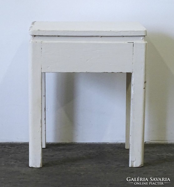 1D469 Antik fehér fenyő hokedli 47 x 40 x 40 cm