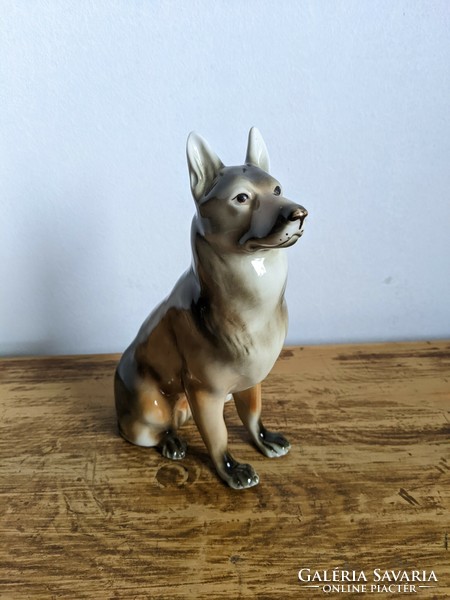Royal dux - dog