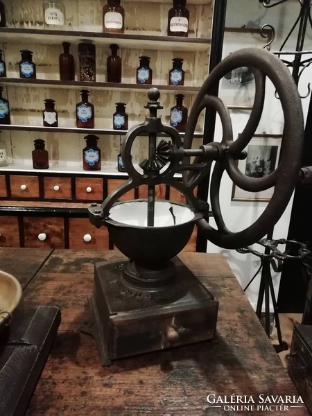 Szatócsbolti kv grinder, goldenberg 2 large size, cast iron grinder, confectioner's or coffee shop