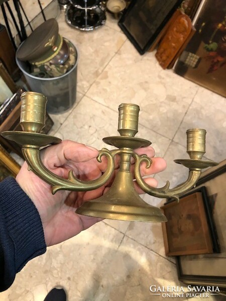 Candle holder, made of metal, 18 cm in size, perfect for living room.