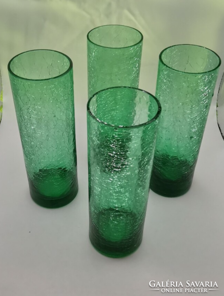Repesztett üveg poharak