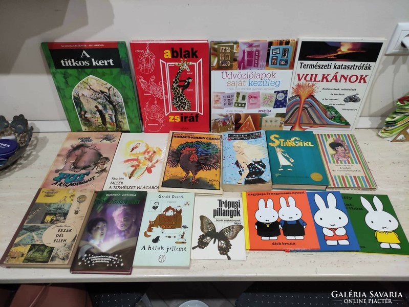 16 youth and story books in a package window-giraffe striped book diver's pocket book etc.