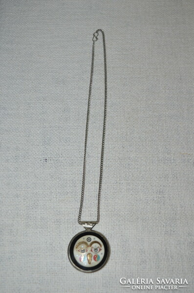 Bizsu nyaklánc dekoratív 2 oldalas medállal