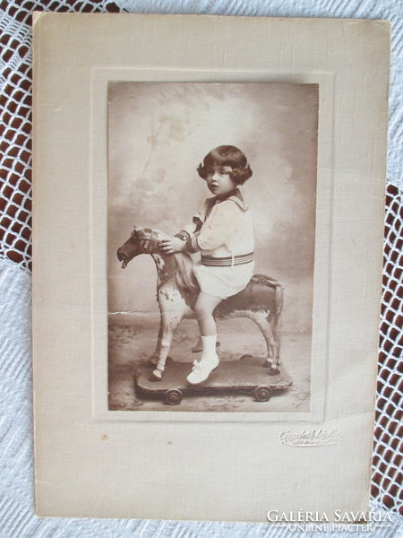 Children's photo from 1919, Goszleth i. And from his son's studio