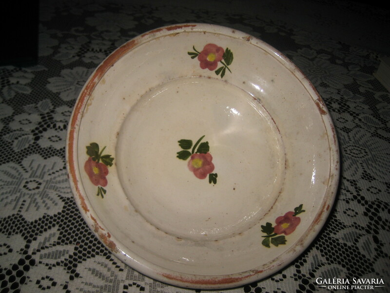 Transylvanian old folk wall plate, with a beautiful floral motif, 20.5 cm