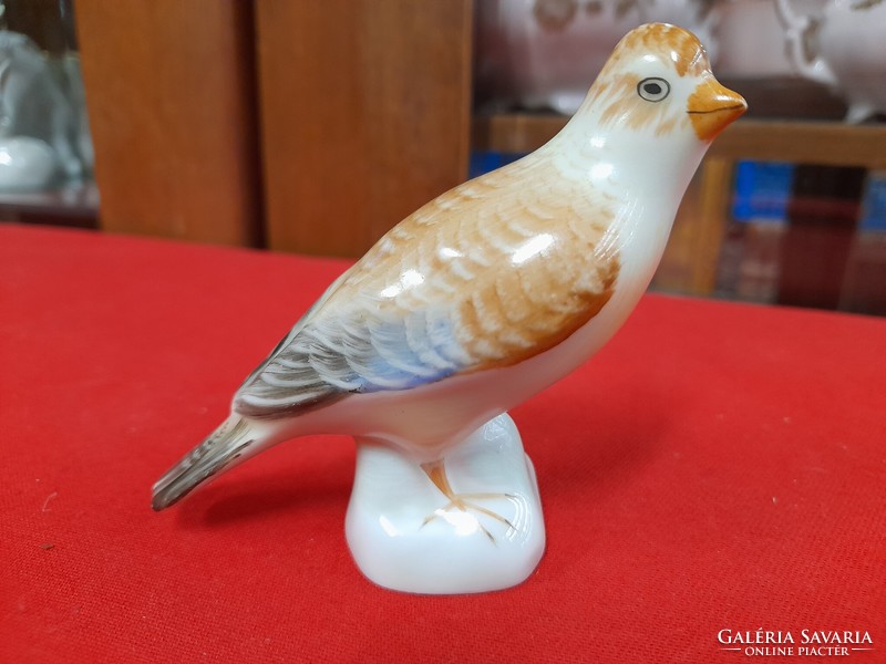 Aquincumi hand-painted porcelain bird figure. 7.5 cm.