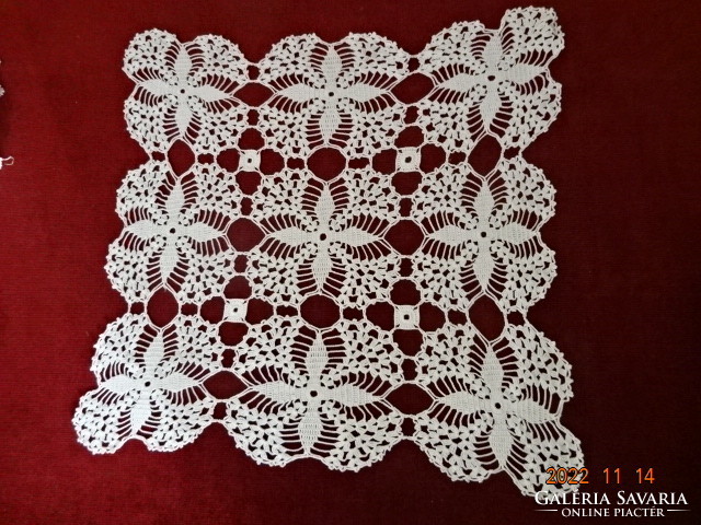 Crochet tablecloth from the 50s, size: 35 x 35 cm. He has! Jokai.