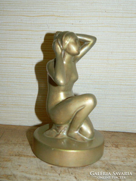 Zsolnay kneeling nude