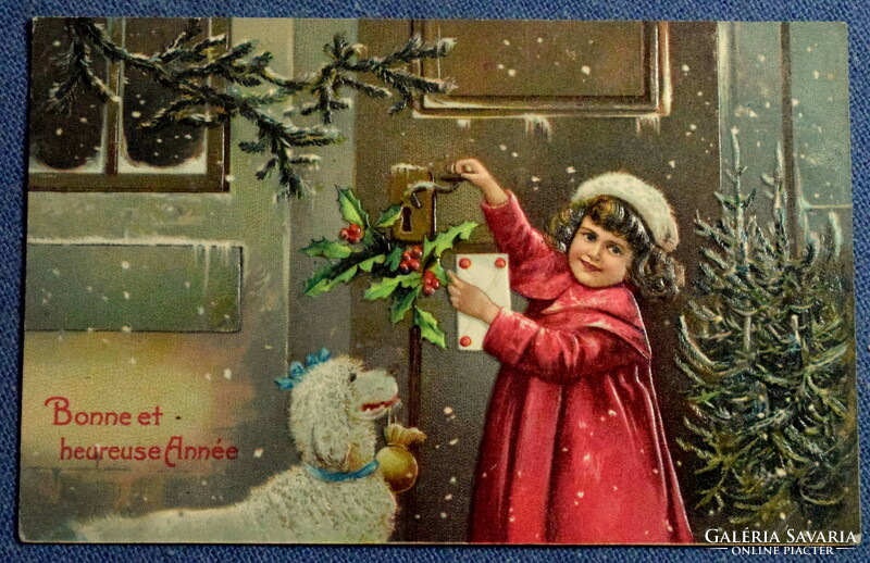 Antik dombornyomott Újévi üdvözlő litho képeslap kisleány kutyussal ajtónál hóesés fenyő magyal