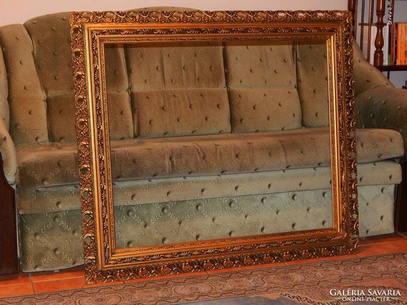 Florentine-style beautiful frame with external dimensions of 106 x 93 cm, in excellent condition